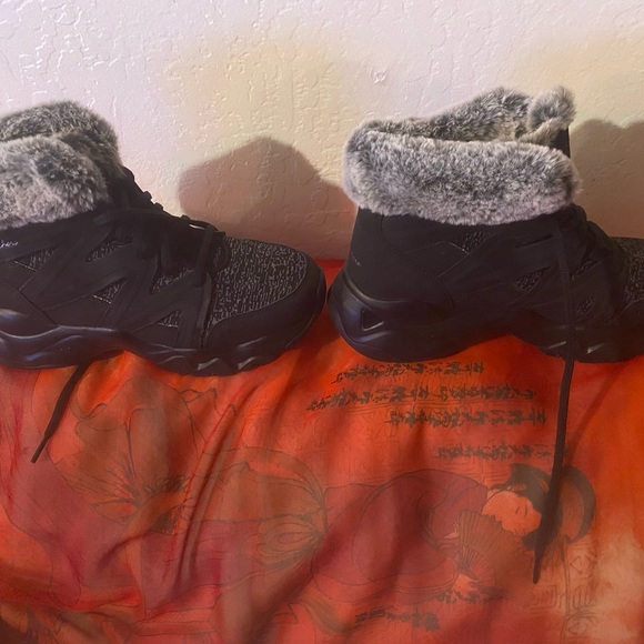 Sketchers low 🥾 boots shoes🔥